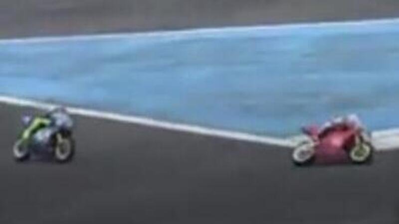 Valentino Rossi vs Casey Stoner: i pi&ugrave; bei duelli della MotoGP si ripetono [VIDEO VIRALE]