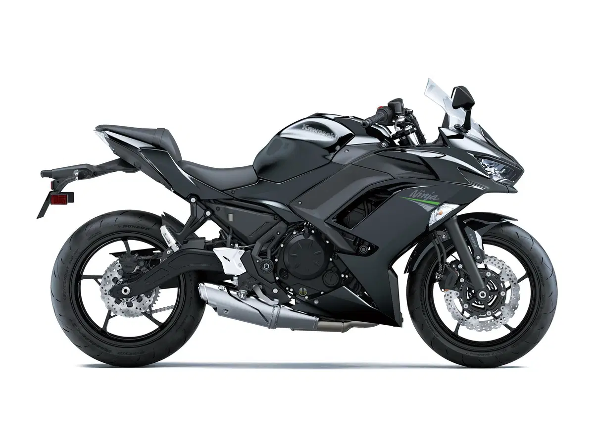 Kawasaki Z650, Ninja 650 e Versys 650 2021: Euro 5, ritocchi e nuovi colori (3)