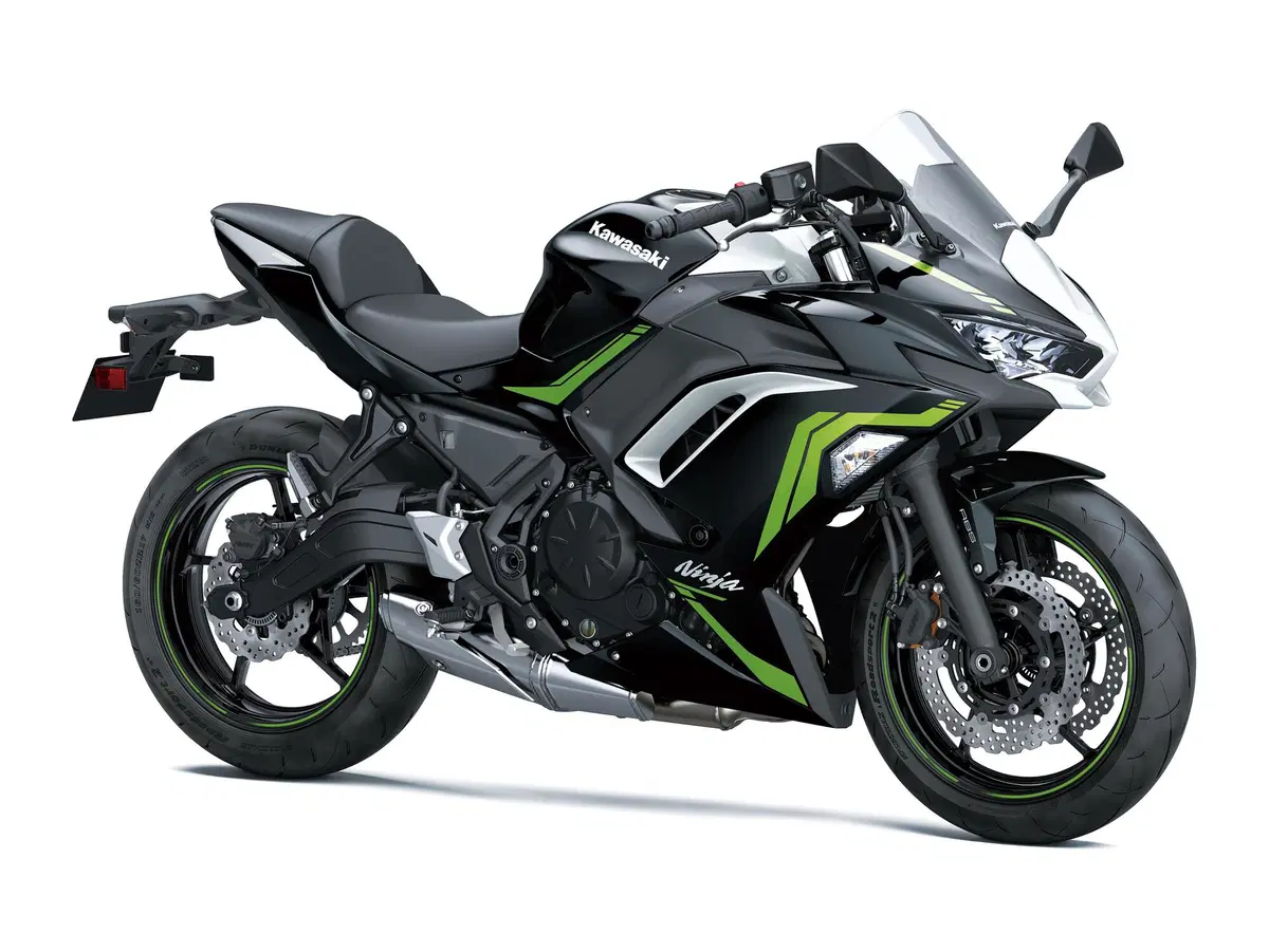 Kawasaki Z650, Ninja 650 e Versys 650 2021: Euro 5, ritocchi e nuovi colori (2)