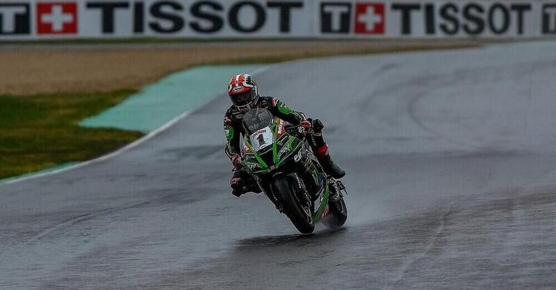 Superbike Magny Cours, FP1: Rea il pi&ugrave; veloce sotto la pioggia