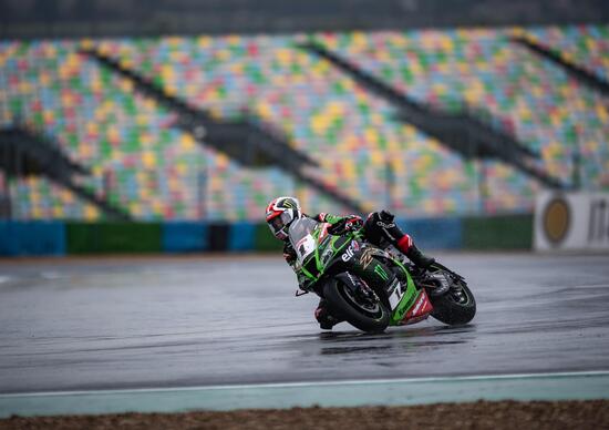 SBK. Jonathan Rea vince Gara1 a Magny Cours