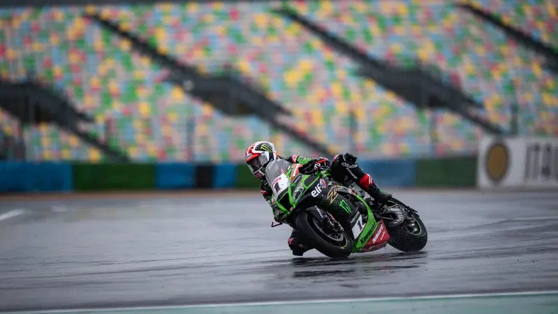 SBK. Jonathan Rea vince Gara1 a Magny Cours