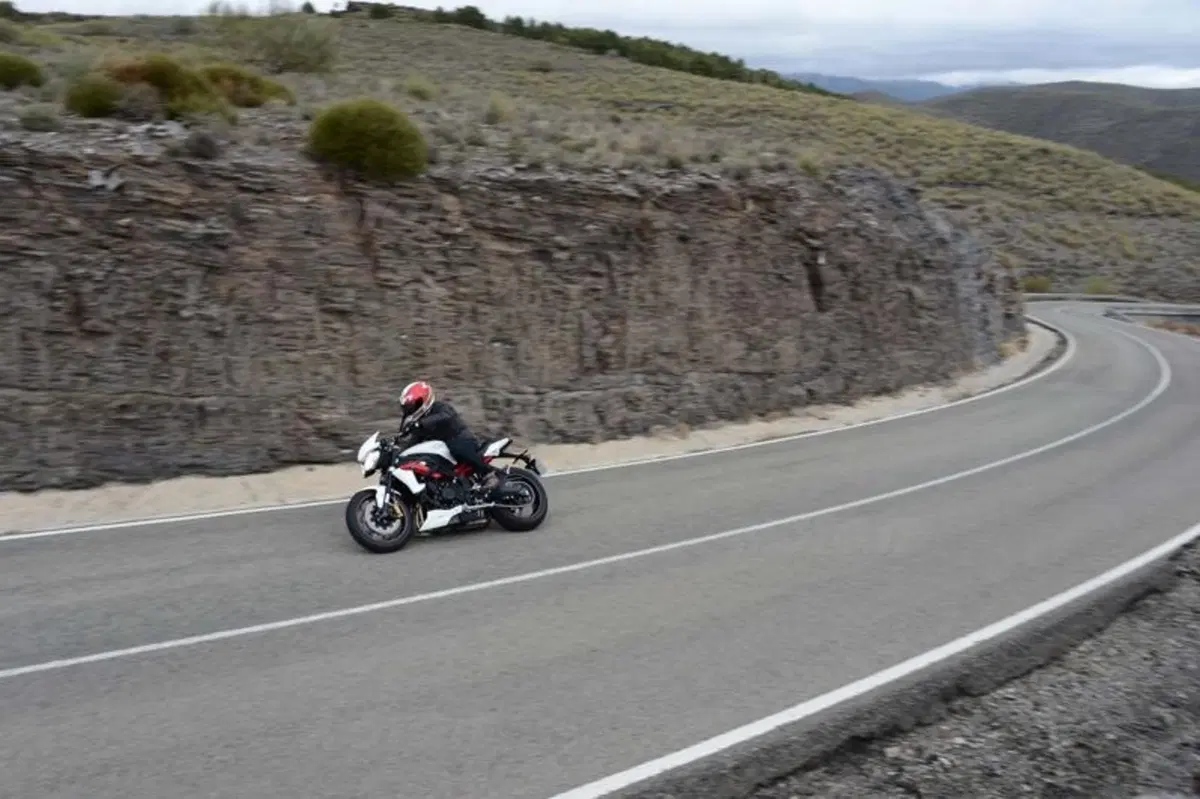 Triumph Street Triple ed R 2013   (3)