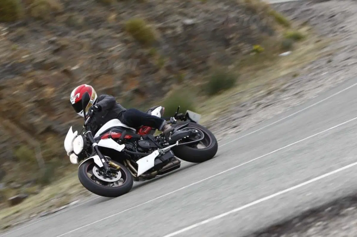 Triumph Street Triple ed R 2013   (7)