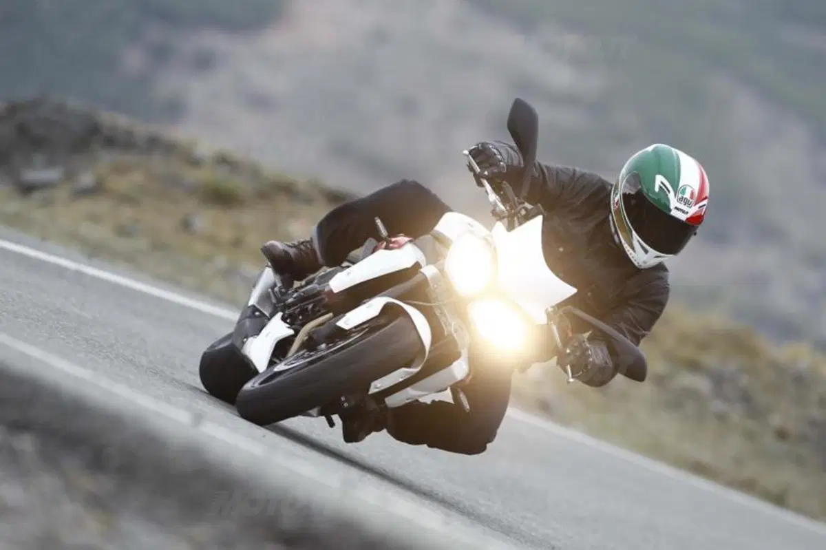 Triumph Street Triple ed R 2013   (8)
