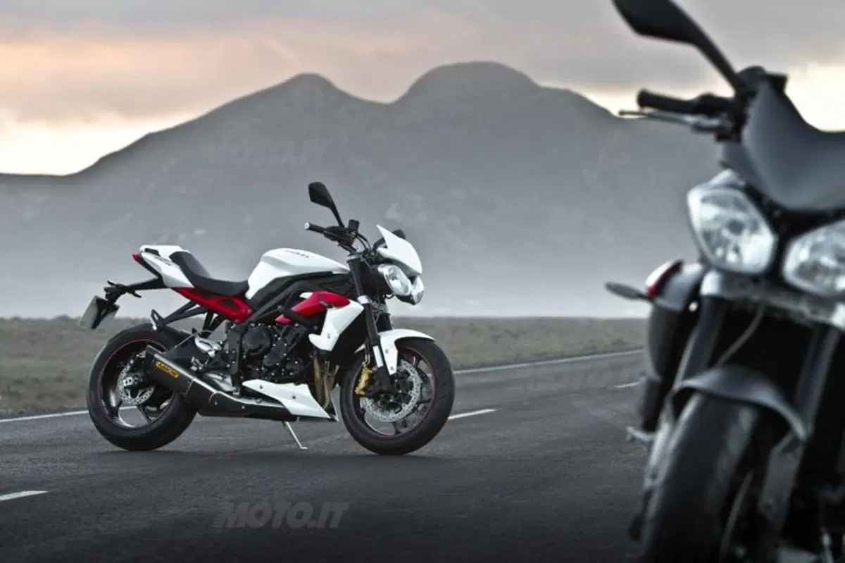 Triumph Street Triple ed R 2013   (16)