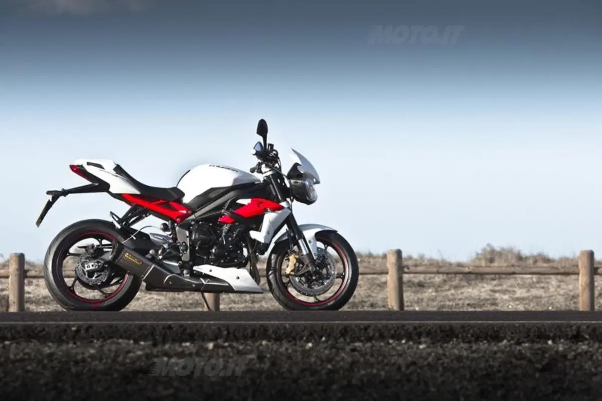 Triumph Street Triple ed R 2013   (18)