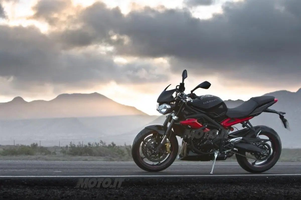 Triumph Street Triple ed R 2013   (20)