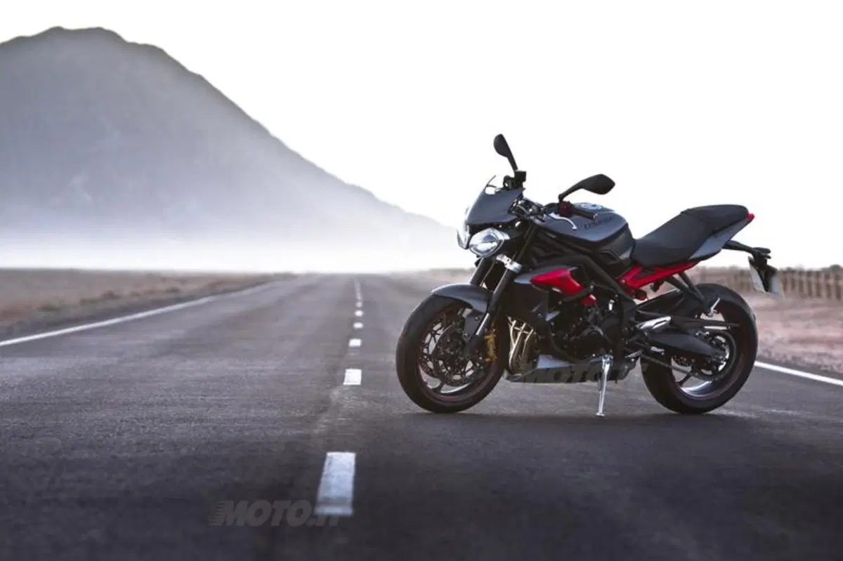 Triumph Street Triple ed R 2013   (22)