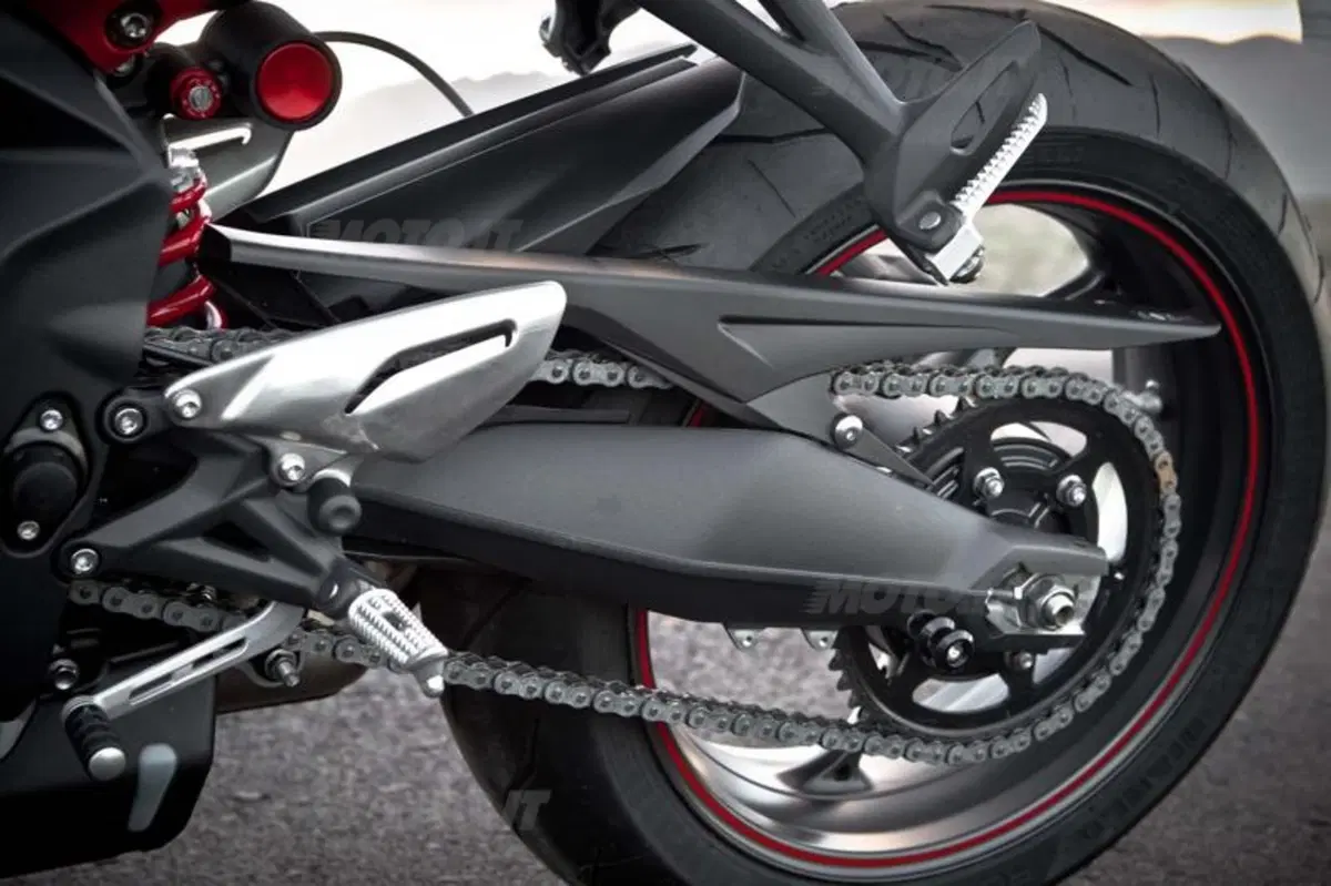 Triumph Street Triple ed R 2013   (31)