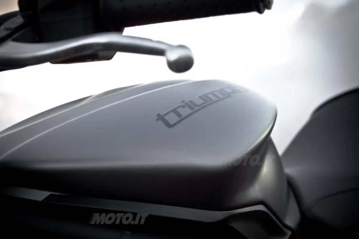 Triumph Street Triple ed R 2013   (33)