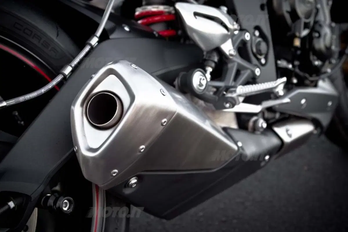 Triumph Street Triple ed R 2013   (36)