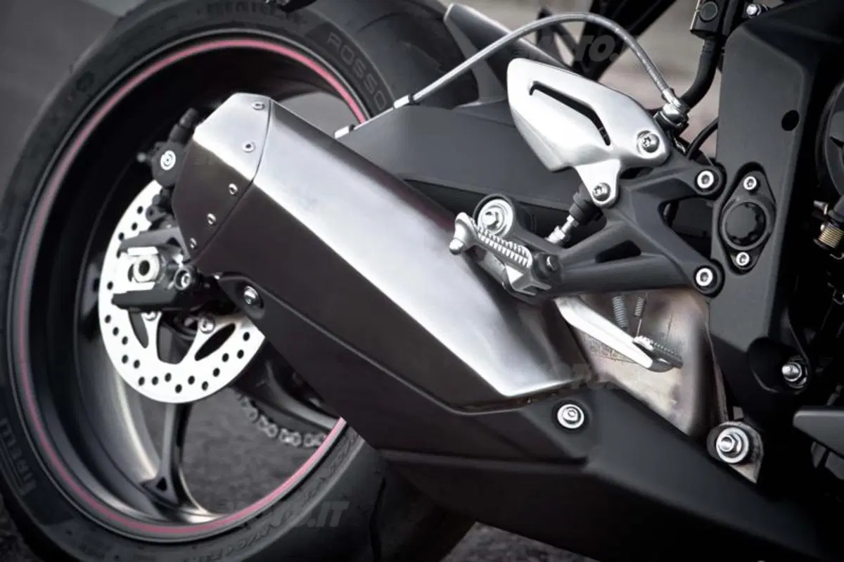 Triumph Street Triple ed R 2013   (39)