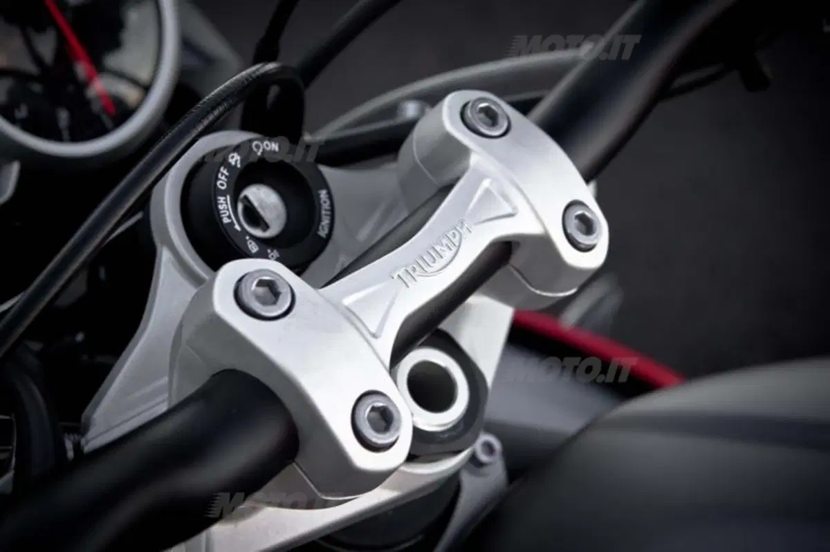 Triumph Street Triple ed R 2013   (40)