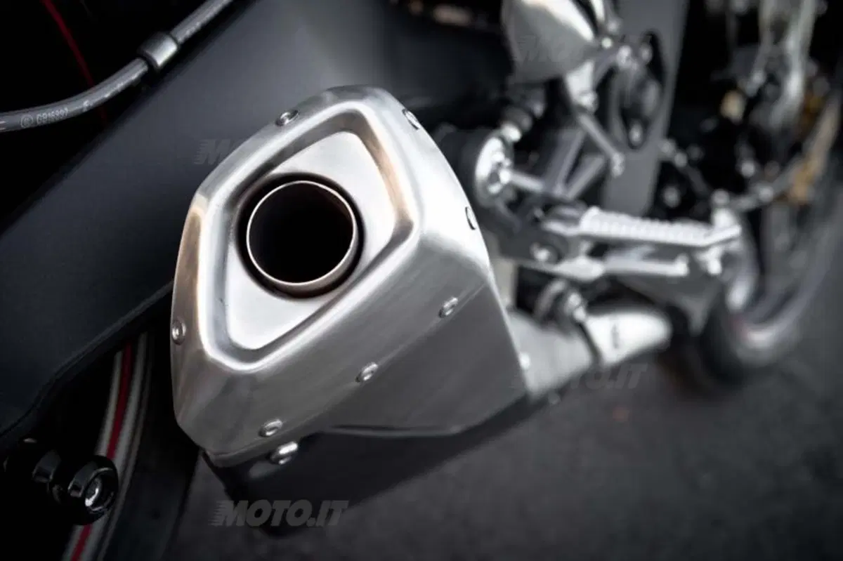 Triumph Street Triple ed R 2013   (41)
