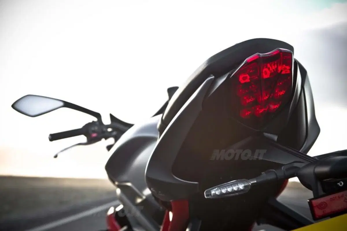 Triumph Street Triple ed R 2013   (42)