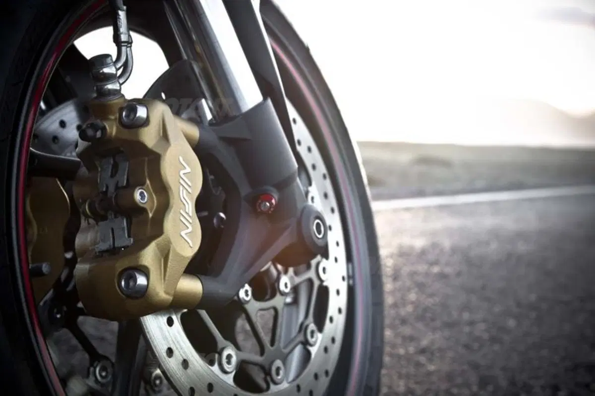 Triumph Street Triple ed R 2013   (44)