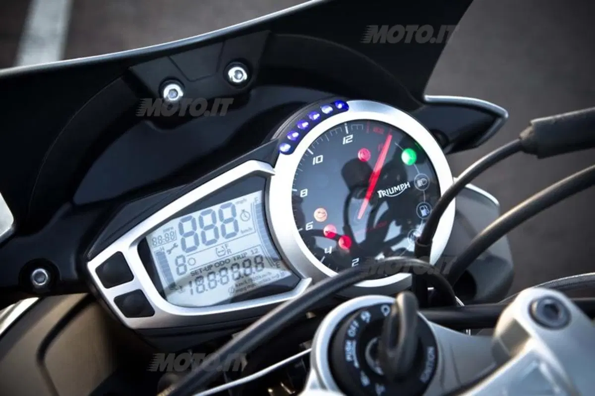 Triumph Street Triple ed R 2013   (48)