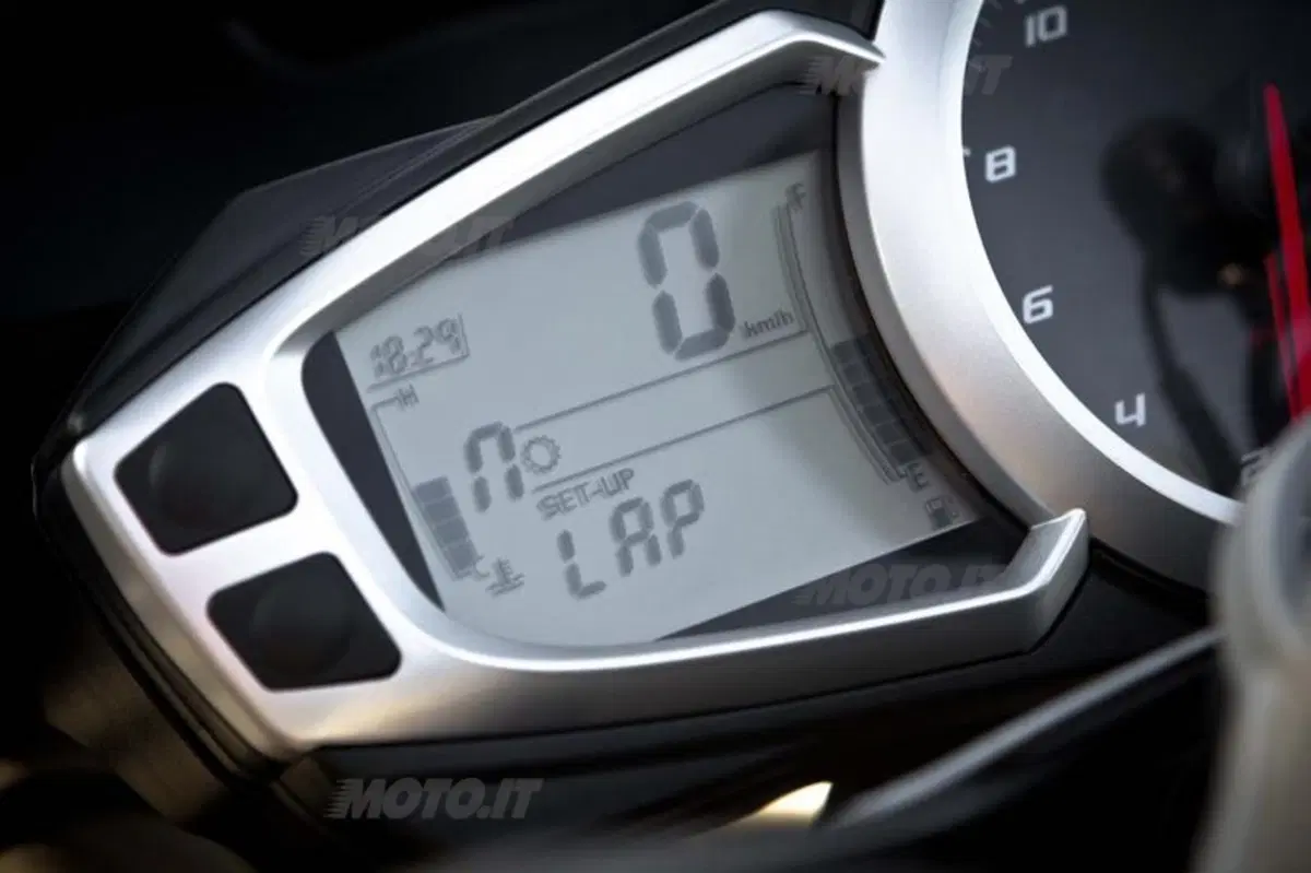Triumph Street Triple ed R 2013   (49)