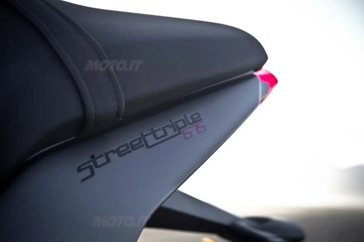 Triumph Street Triple ed R 2013   (51)