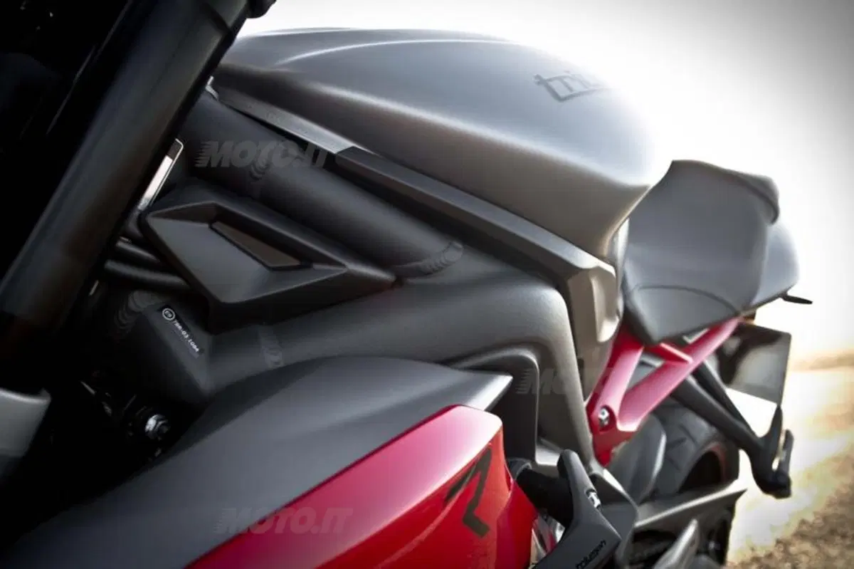 Triumph Street Triple ed R 2013   (52)
