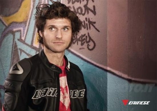 E’ in vendita negli store Dainese e online il calendario 2013 Limited Edition Guy Martin