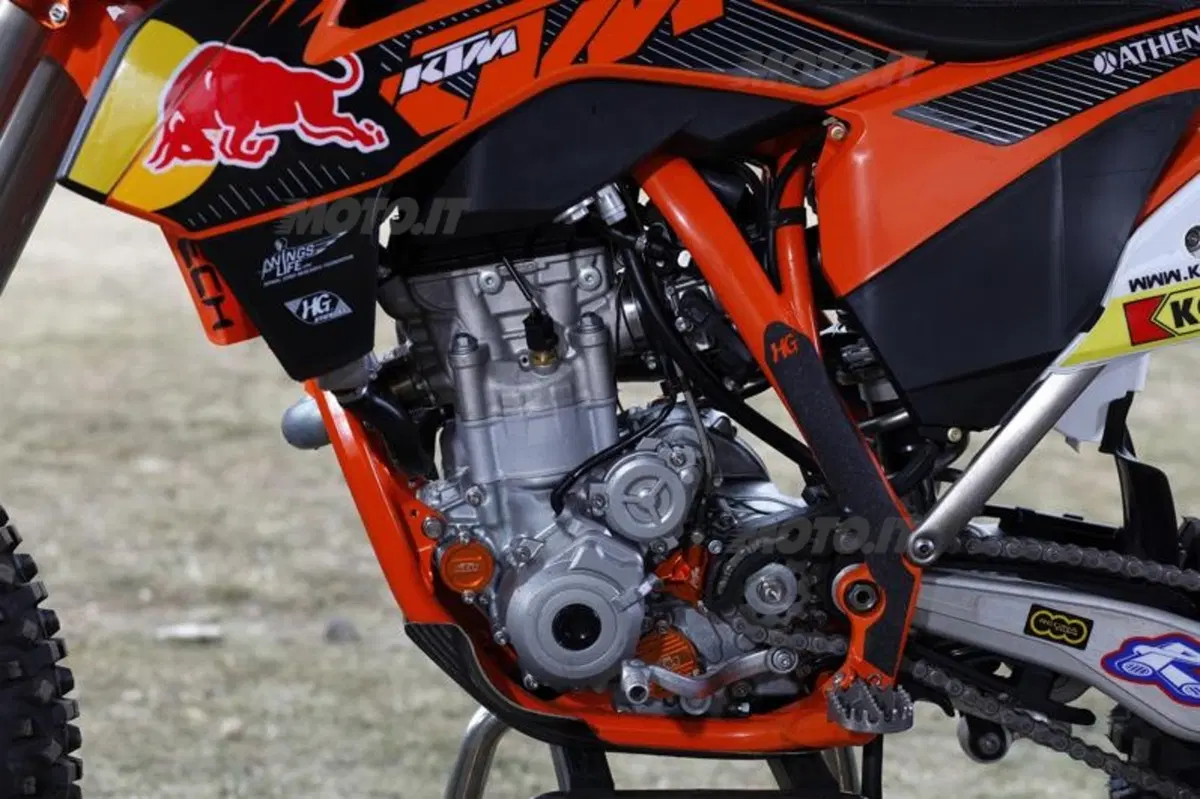 KTM SX-F Factory 2012   (23)