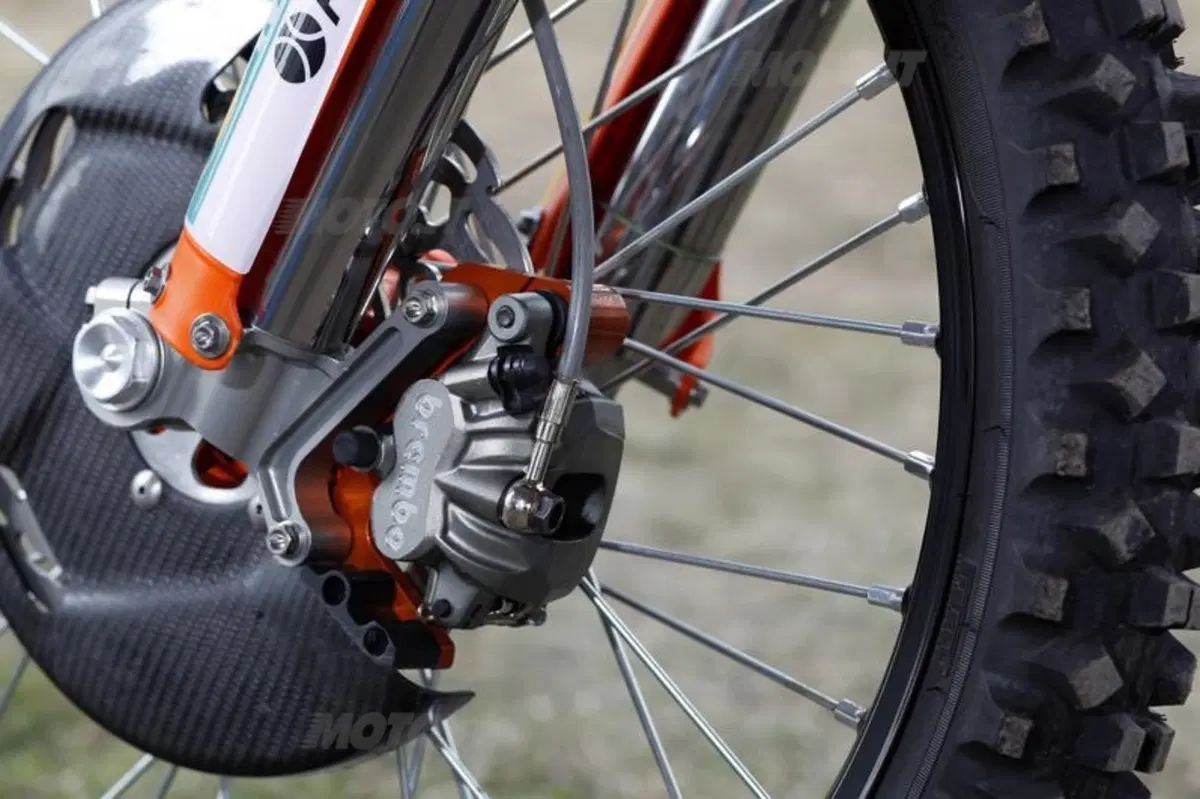 KTM SX-F Factory 2012   (24)