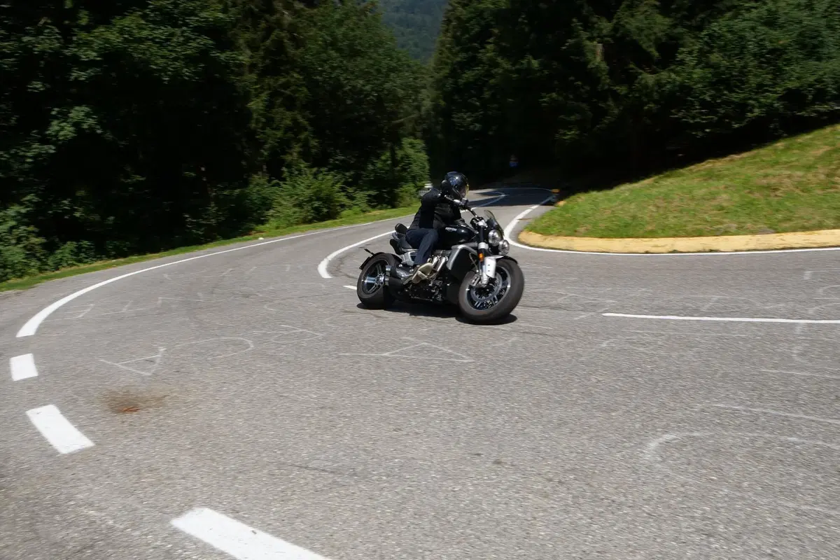 Triumph Rocket 3 GT  (5)