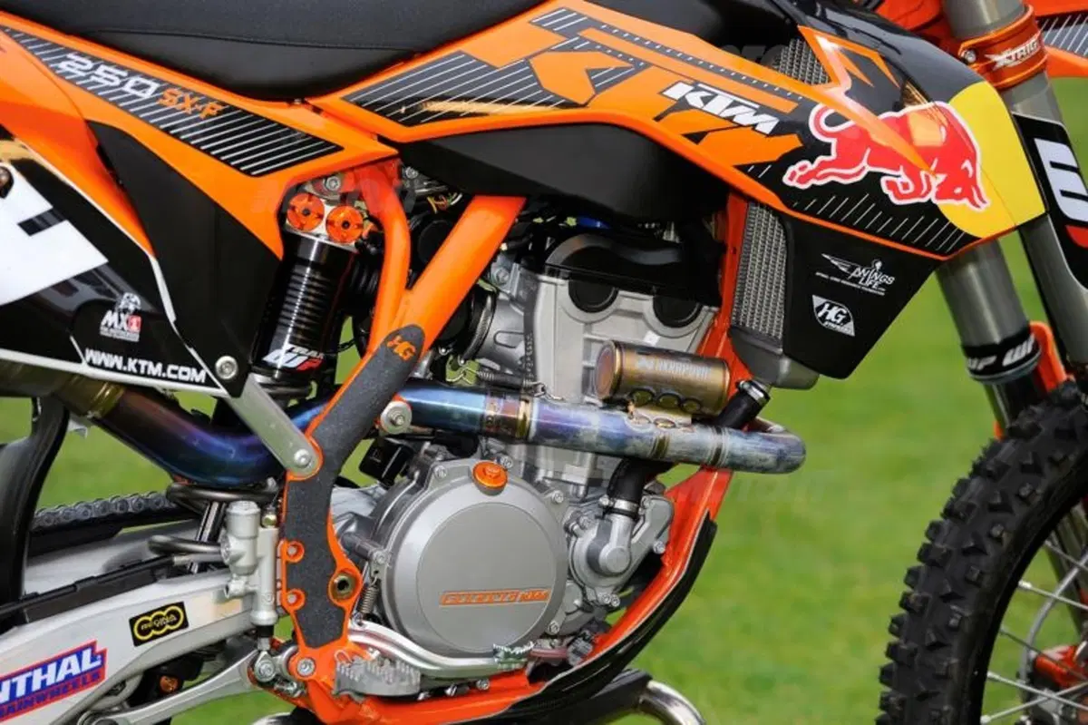 KTM SX-F Factory 2012   (43)