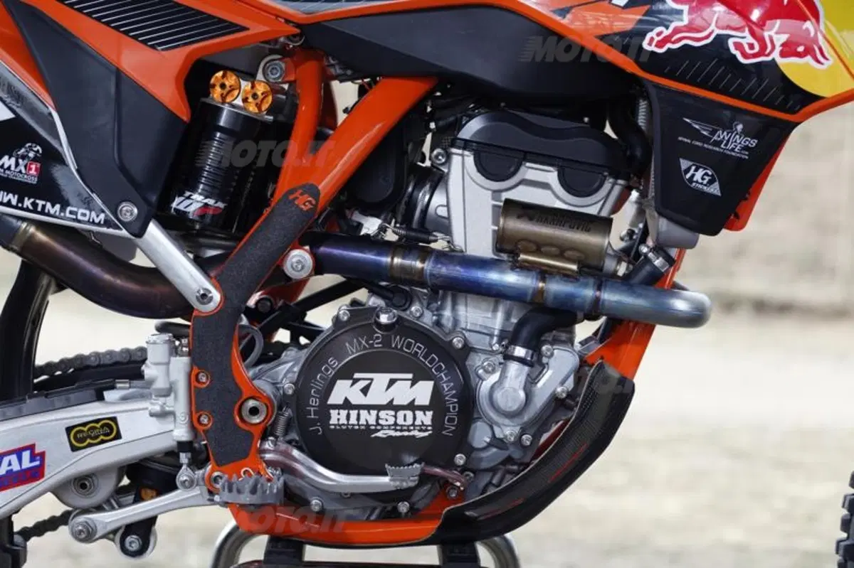 KTM SX-F Factory 2012   (51)