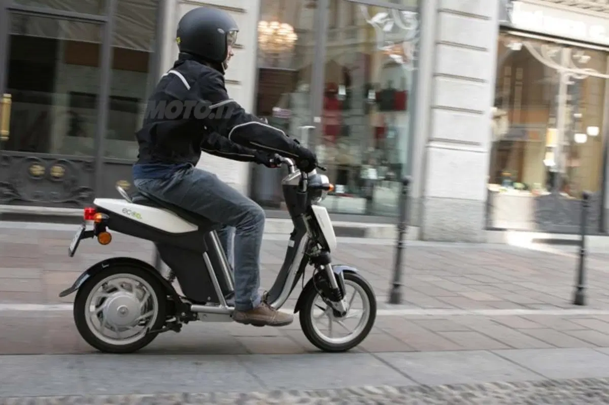 Yamaha EC-03 (3)