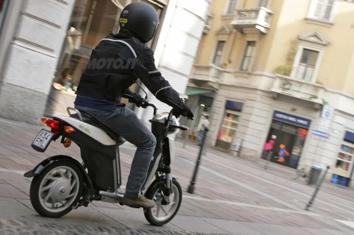Yamaha EC-03 (4)