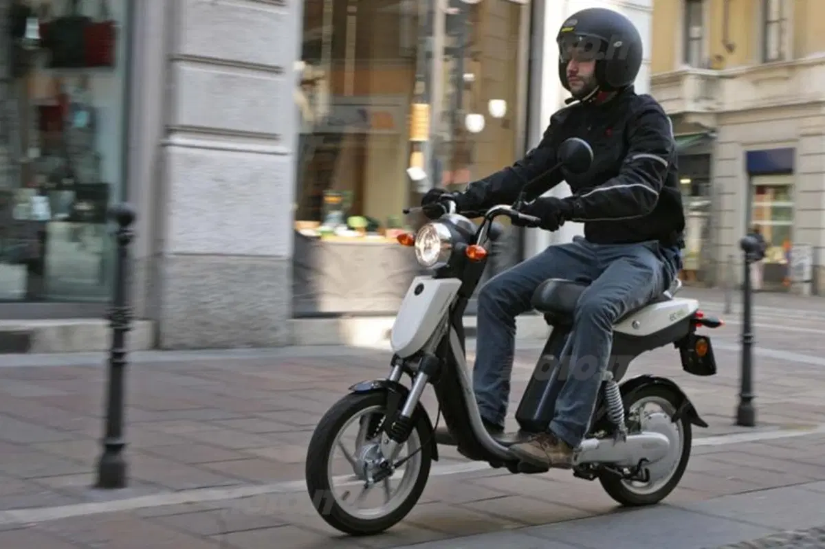 Yamaha EC-03 (5)