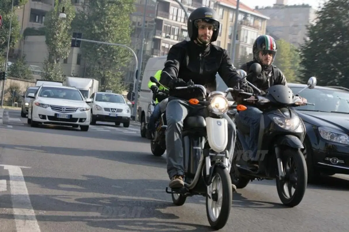 Yamaha EC-03 (8)