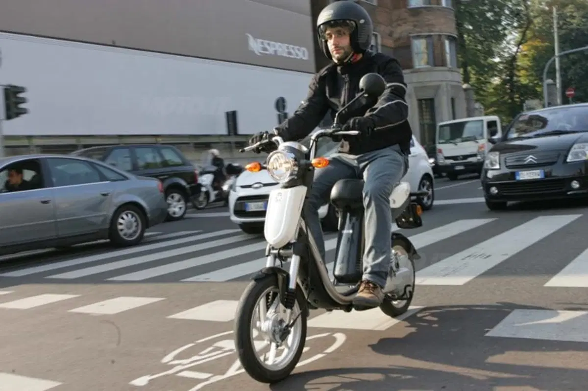Yamaha EC-03 (9)