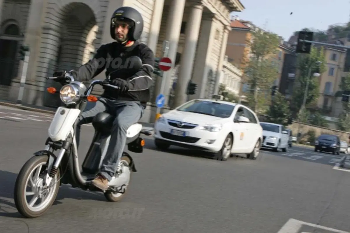 Yamaha EC-03 (10)