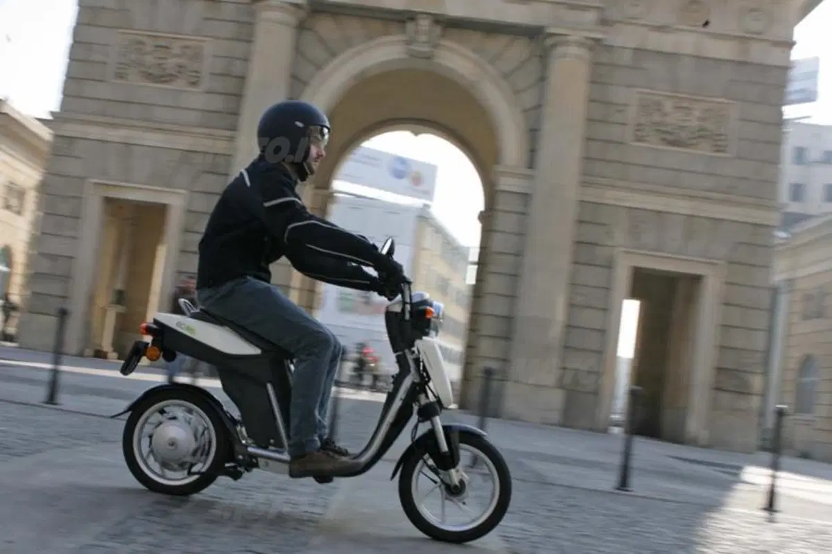 Yamaha EC-03 (11)