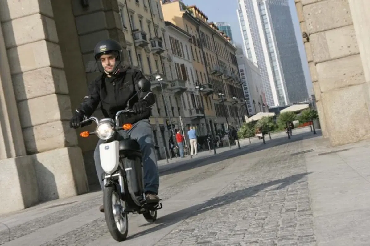 Yamaha EC-03 (12)