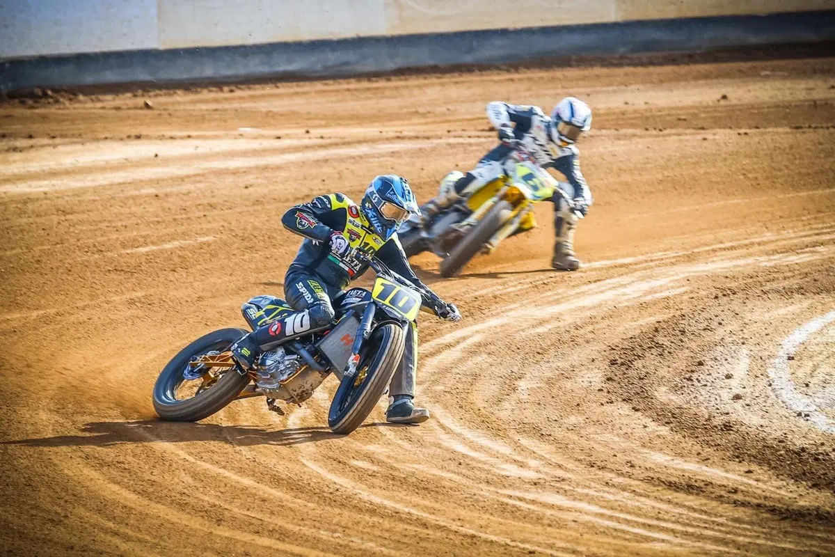 Cecchini e Zaeta vincono la prima del Mondiale Flat-Track (4)
