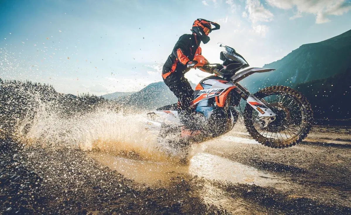 Nuova KTM 890 Adventure R Rally
