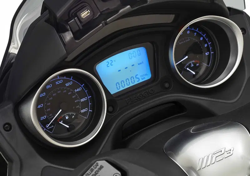 Piaggio MP3 MP3 300 ABS Hpe (2021 - 24) (8)