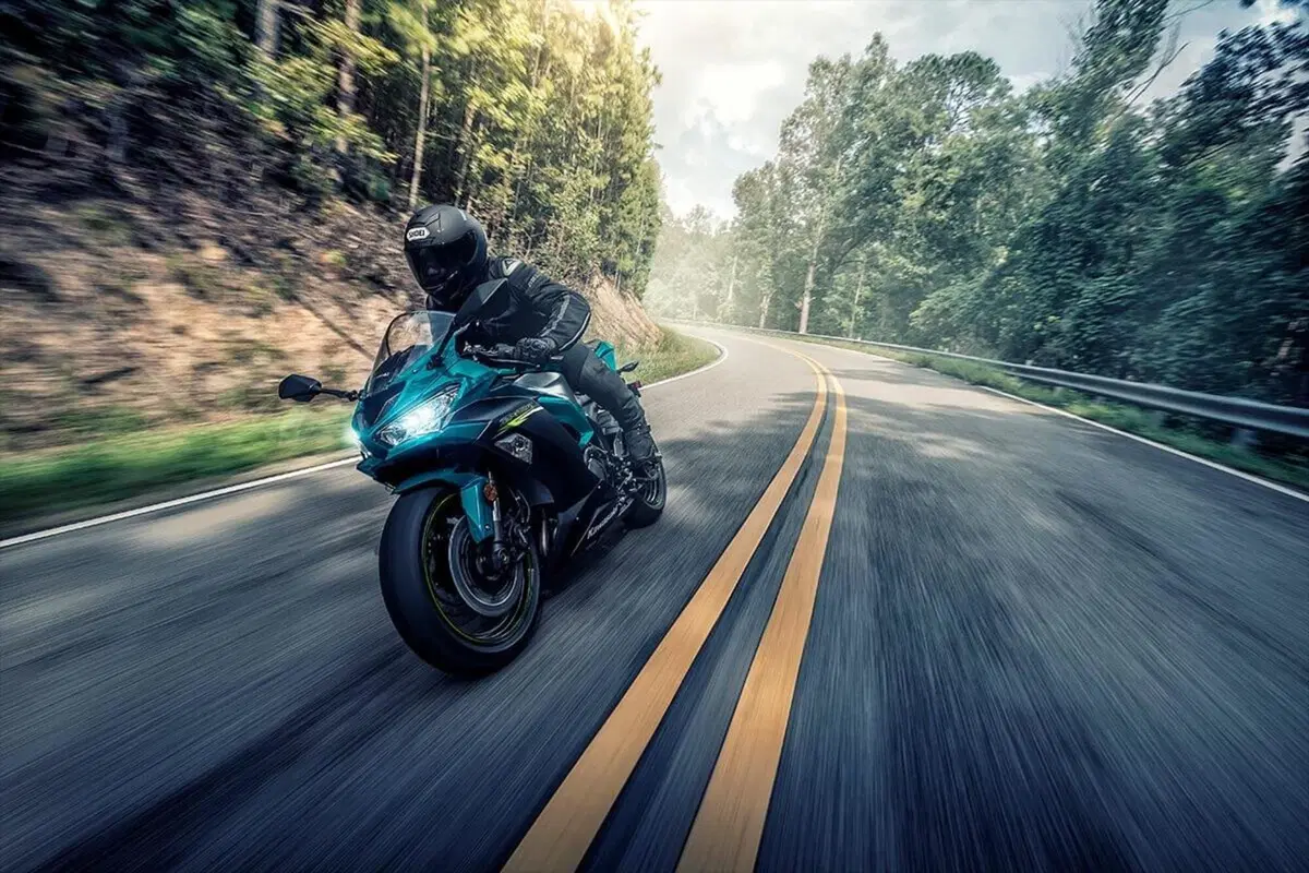 Kawasaki ZX-6R m.y. 2021 (3)