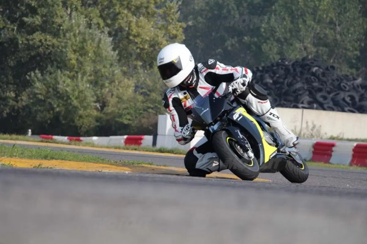 Ohvale, la piccola moto per divertirsi in pista (4)