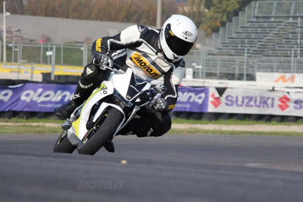 Ohvale, la piccola moto per divertirsi in pista (9)