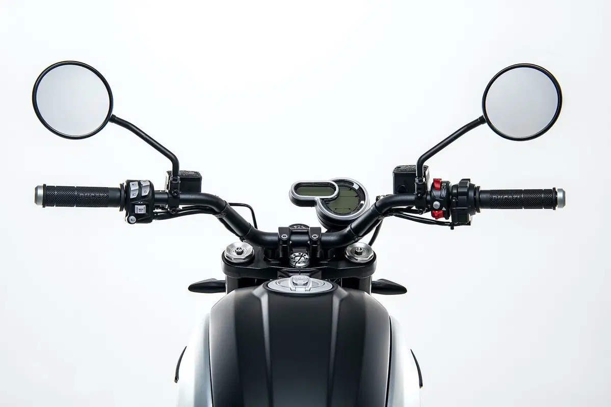 Ducati Scrambler 1100 Dark Pro, nuova livrea per l'ammiraglia (4)