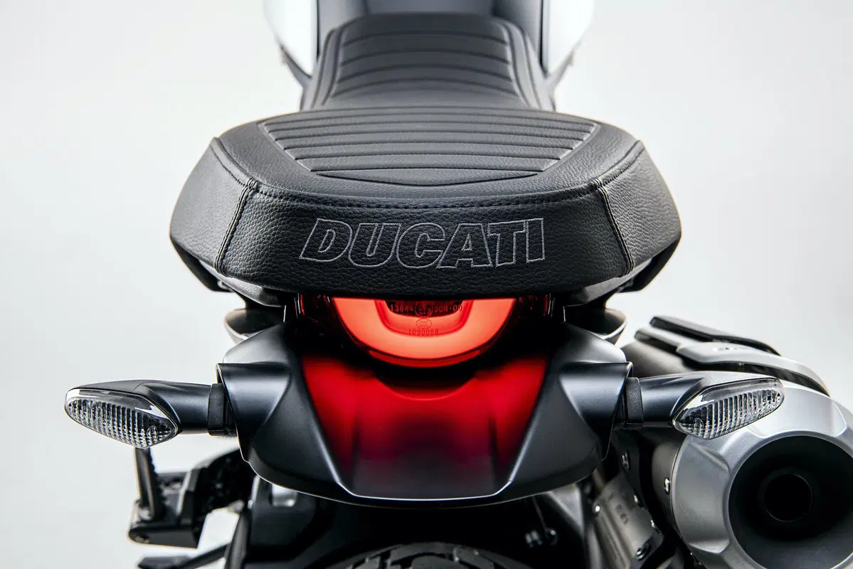Ducati Scrambler 1100 Dark Pro, nuova livrea per l'ammiraglia (13)