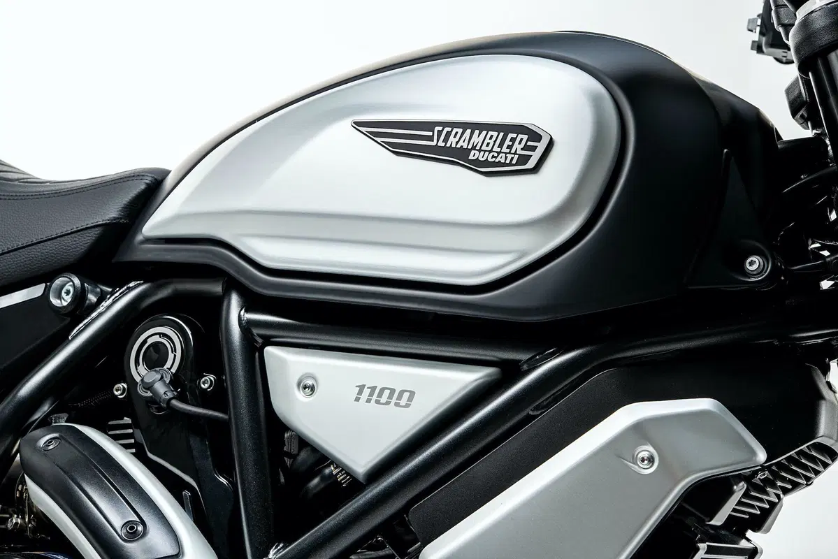 Ducati Scrambler 1100 Dark Pro, nuova livrea per l'ammiraglia (17)