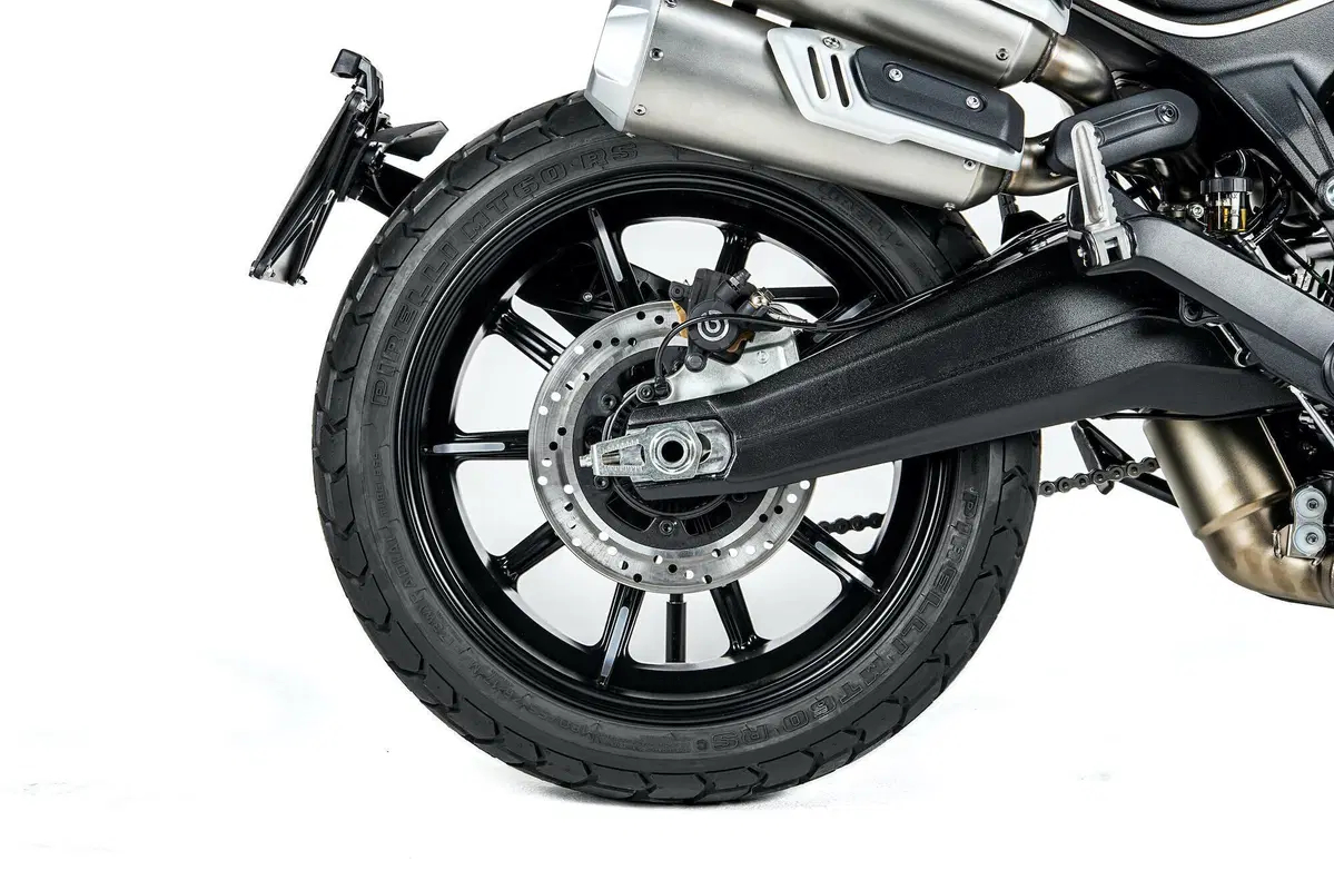 Ducati Scrambler 1100 Dark Pro, nuova livrea per l'ammiraglia (20)