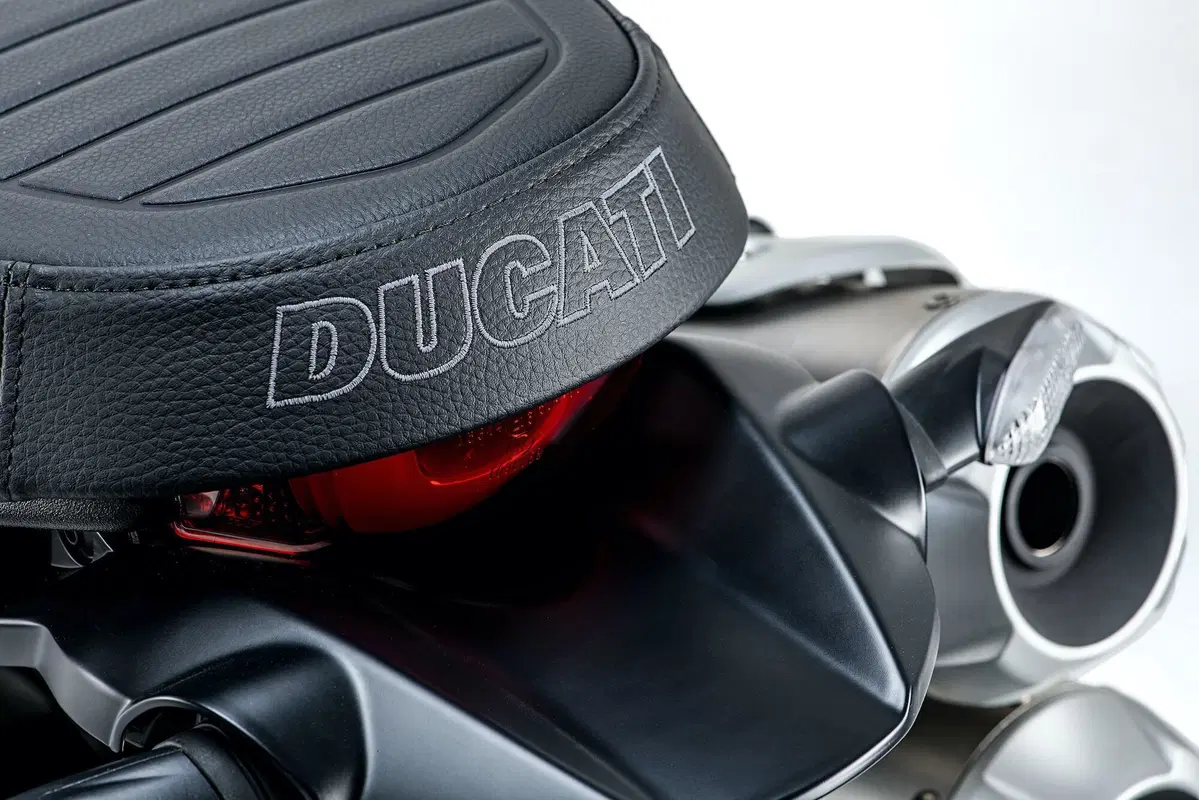 Ducati Scrambler 1100 Dark Pro, nuova livrea per l'ammiraglia (21)